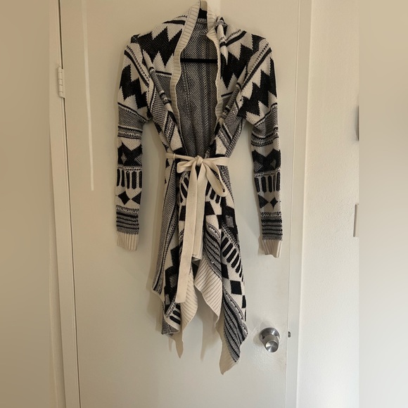 Long Asymmetrical cardigan/sweater. - Picture 1 of 4